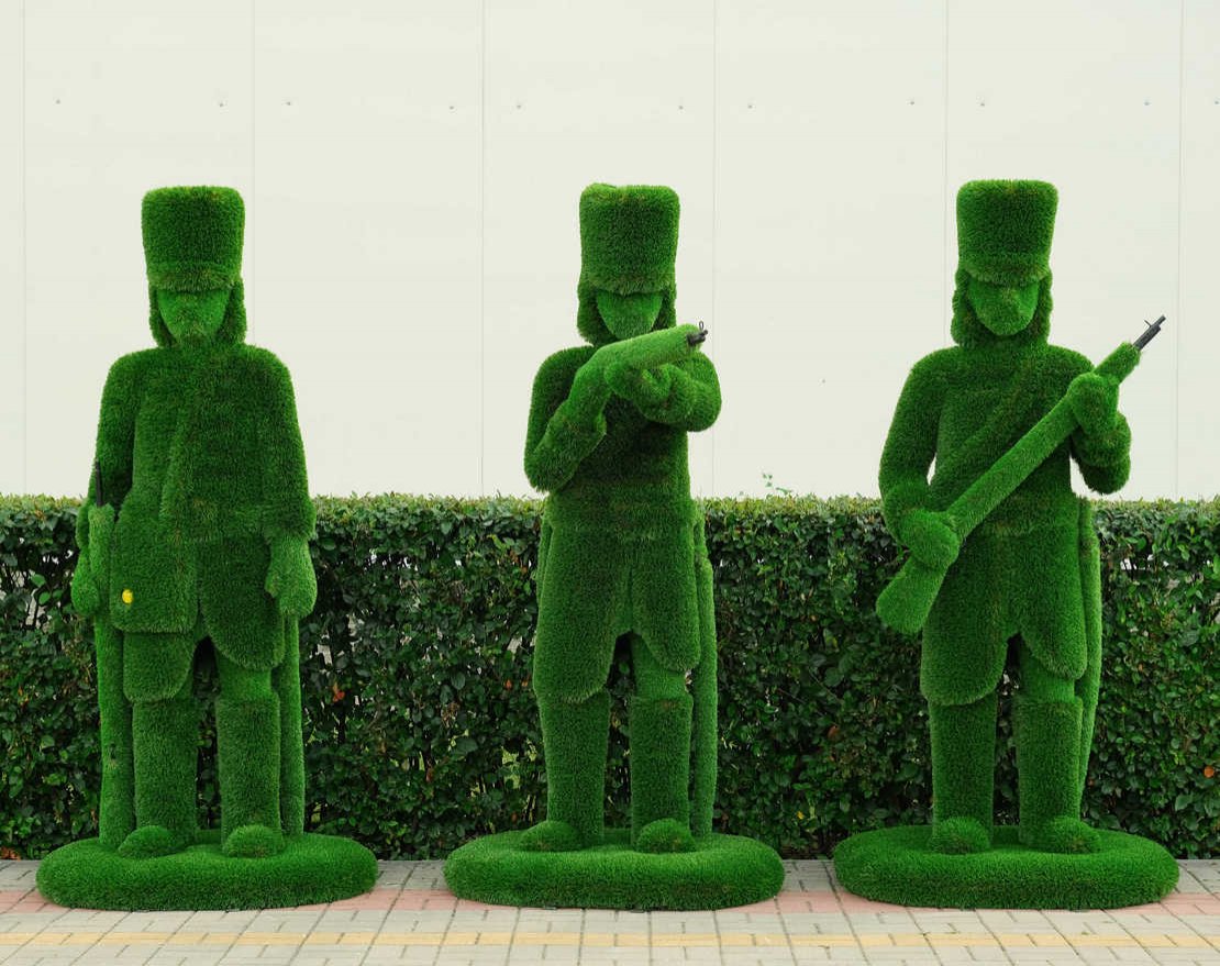 Топиари Композиция гусары - газон Deluxe - вид 4